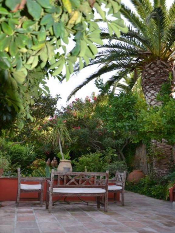 Casa Montes Panzió Salses-le-Chateau Kültér fotó